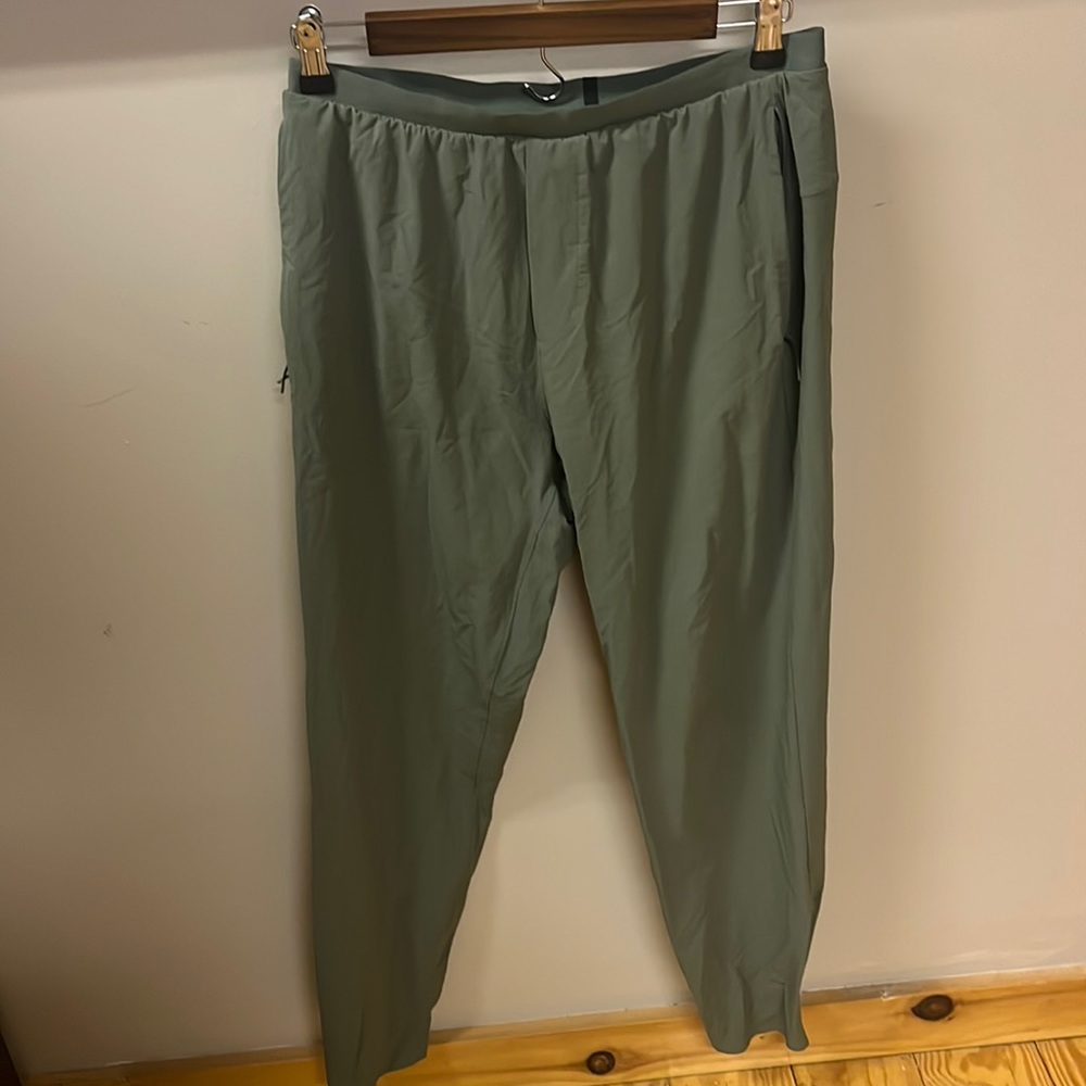 Lululemon surge joggers size medium